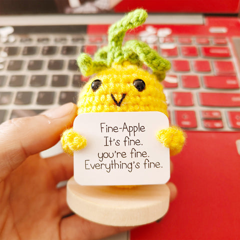Handmade Emotional Support Pineapple Gift, Funny Birthday Gifts Knitted Pineapple with Positive Card Funny Decor Positive Pineapple Crochet Pineapple for Encouragement Gifts for Friends Crochet Pickle Xmas Oranment for Office Table ﻿